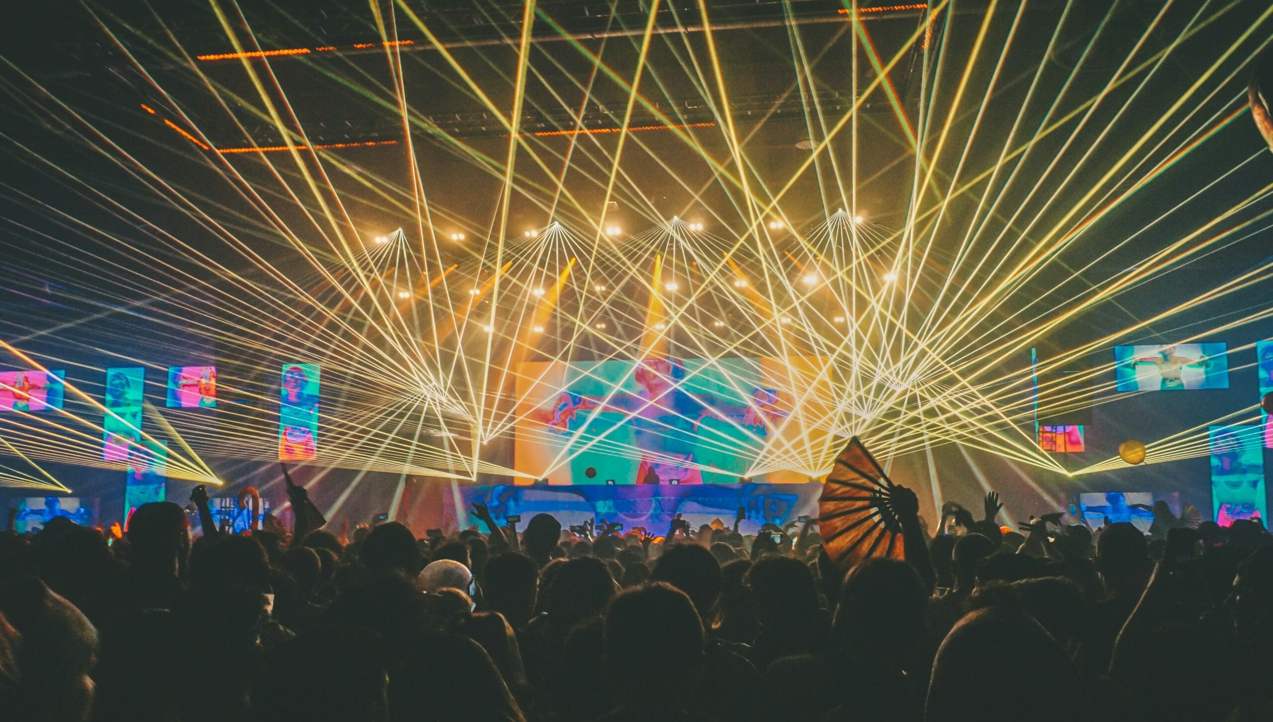 Smart money tips for EDM festivals: Budgeting & ticket hacks in 2025
